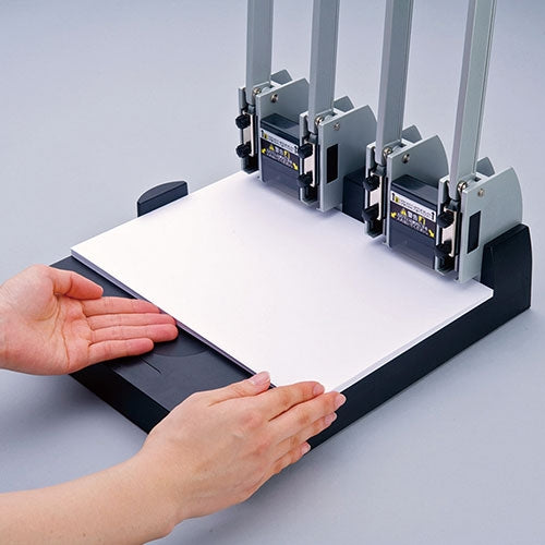 カール事務器 強力パンチ  ４穴  NO.124N 4971760143459