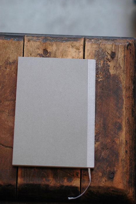 倉敷意匠 シトラス・プレス 糸かがりA6ノート(アッシュ)  15101-01