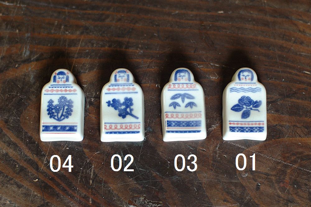 倉敷意匠 カタ カタ 印判手箸置き(こけし椿) 94720-01